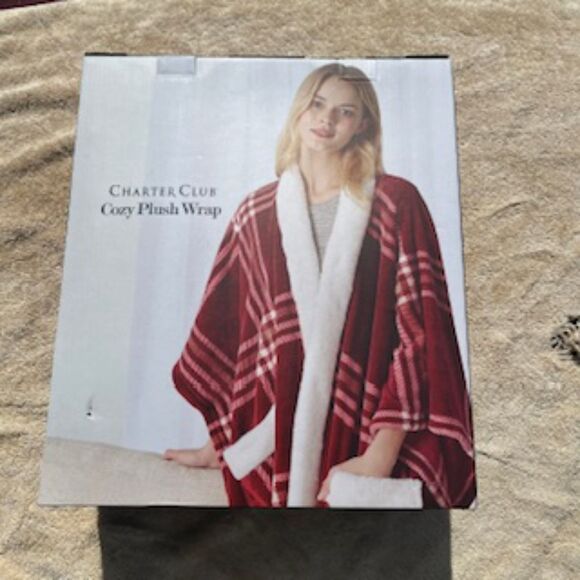 Plush Wrap . 50 x 70 w/ Faux Fur Collar . 100% Polyester Charter Club New in Box - Picture 8 of 10